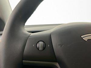Tesla Model Y bild 18