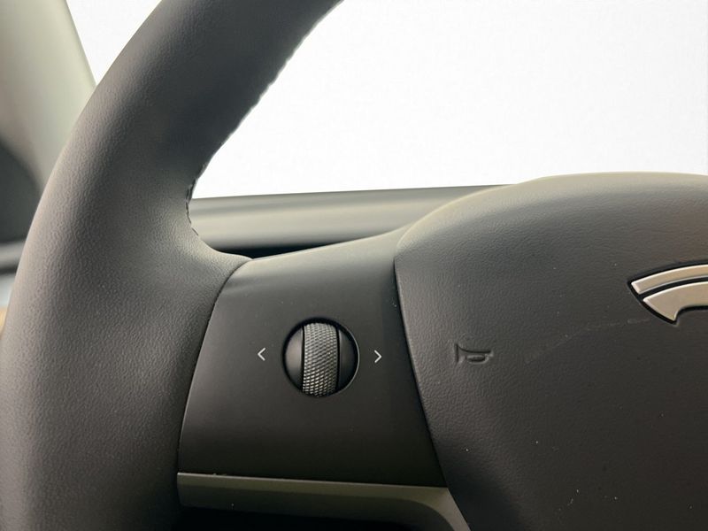 Tesla Model Y bild 18