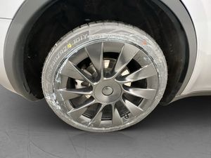 Tesla Model Y bild 33