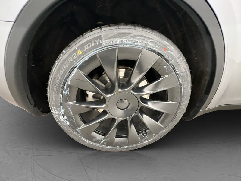 Tesla Model Y bild 33