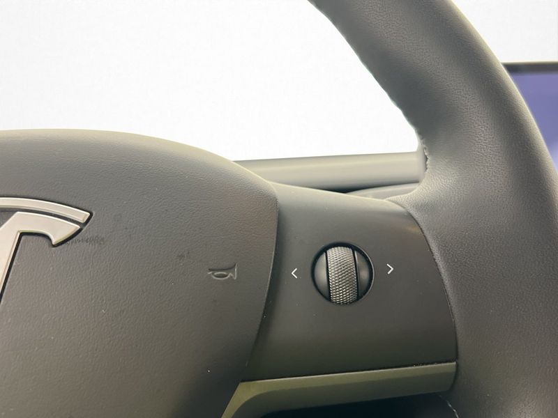 Tesla Model Y bild 19