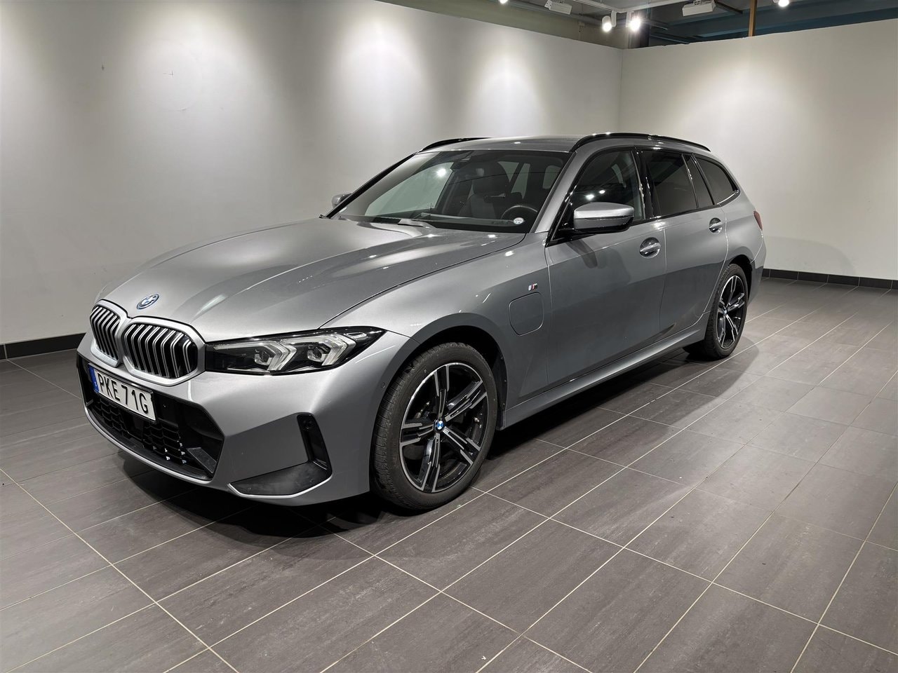 BMW 330