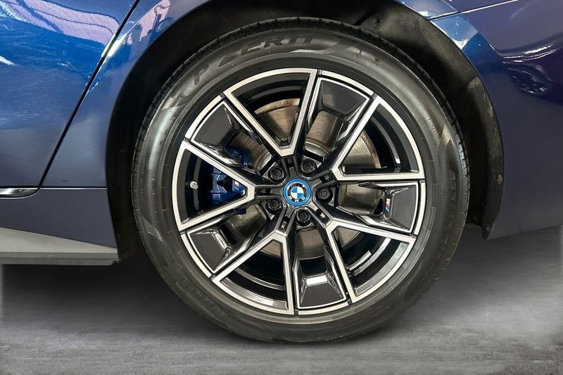 BMW i4 bild 17