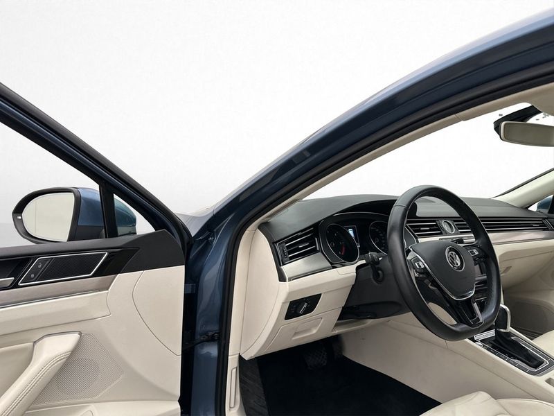 Volkswagen Passat bild 13