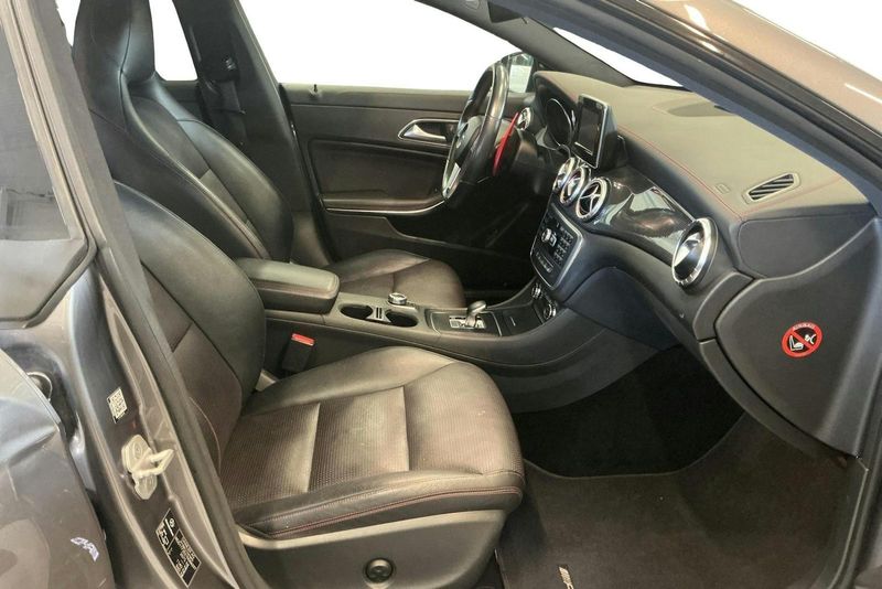 Mercedes CLA45 AMG bild 7