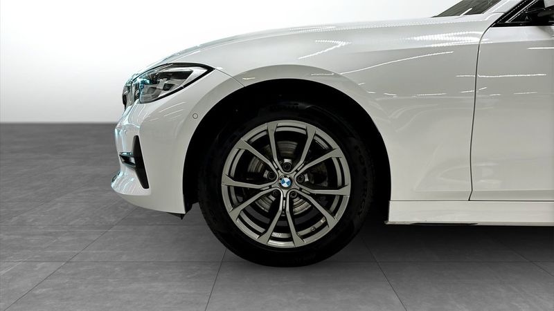 BMW 320 bild 9