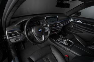 BMW 750 bild 8