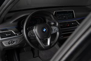 BMW 750 bild 13