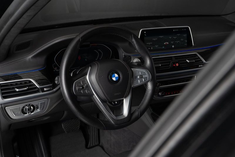 BMW 750 bild 13