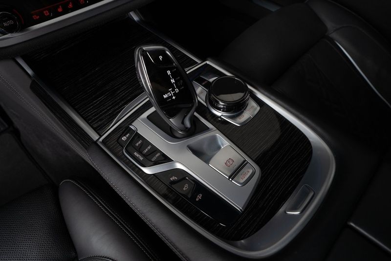 BMW 750 bild 12