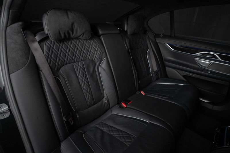 BMW 750 bild 18