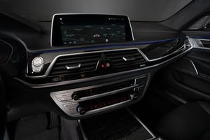 BMW 750 bild 9