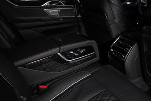 BMW 750 bild 19