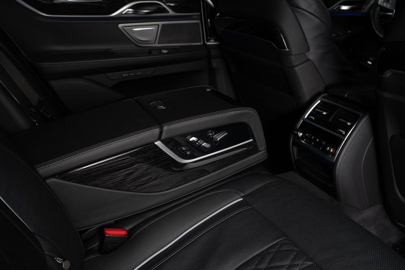 BMW 750 bild 19