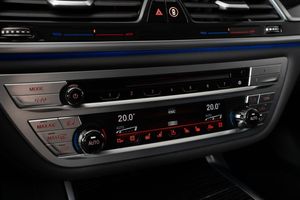 BMW 750 bild 11