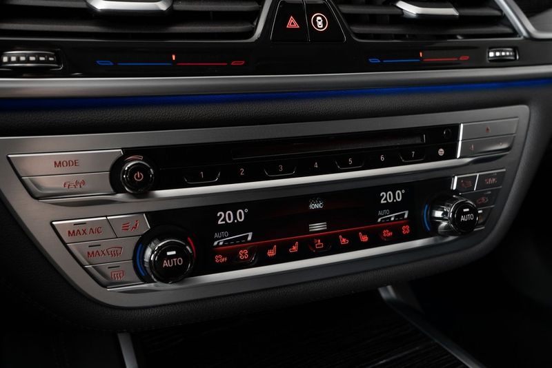 BMW 750 bild 11