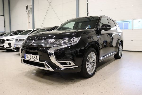 Mitsubishi Outlander PHEV CVT Business Drag 360° Läder Carplay P-Värm 224hk - 2020