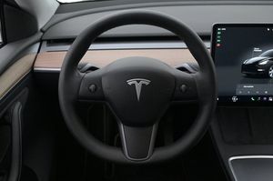 Tesla Model Y bild 7