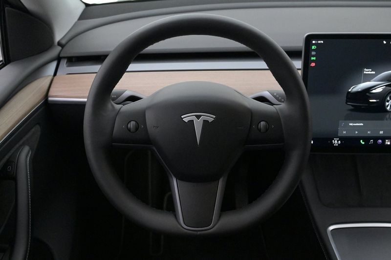 Tesla Model Y bild 7