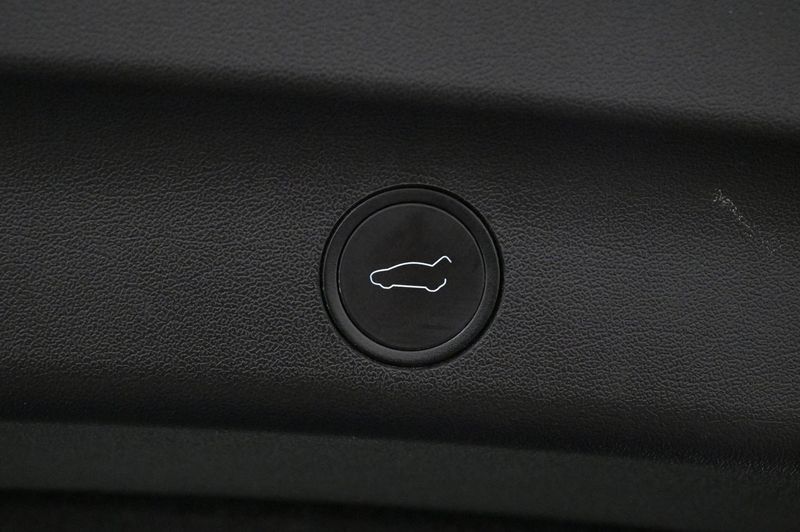 Tesla Model Y bild 23