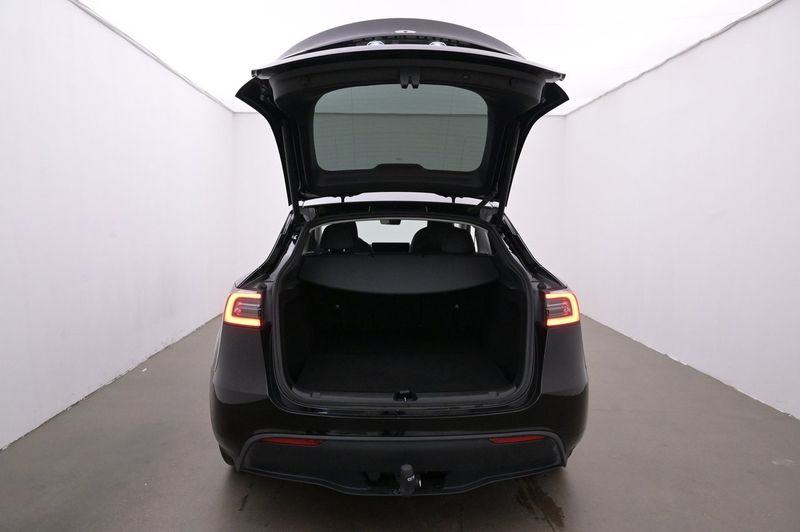 Tesla Model Y bild 22