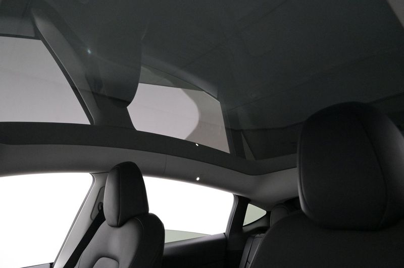 Tesla Model Y bild 25
