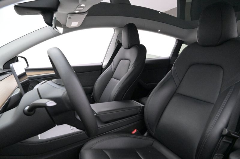 Tesla Model Y bild 9