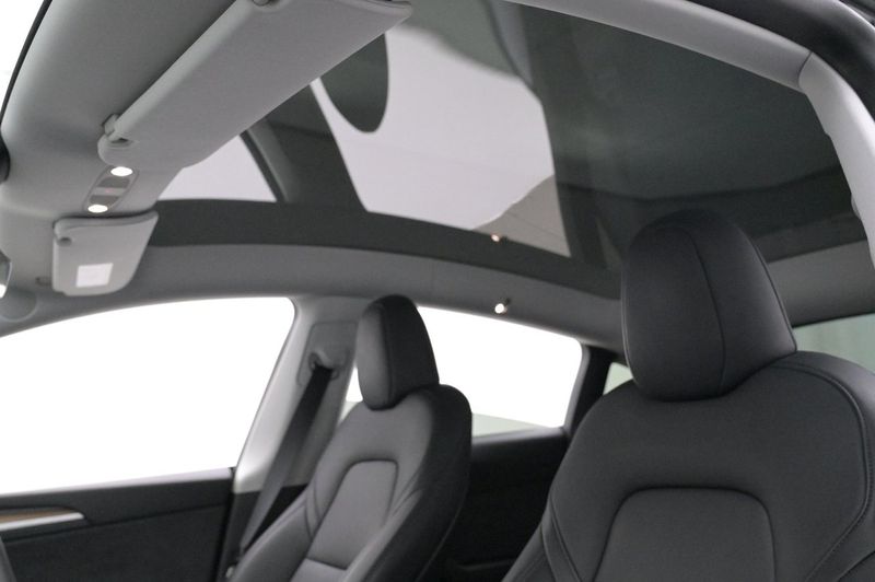 Tesla Model Y bild 25