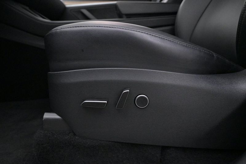 Tesla Model Y bild 11
