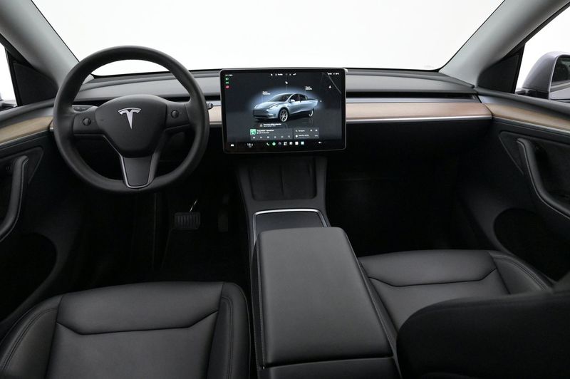 Tesla Model Y bild 6