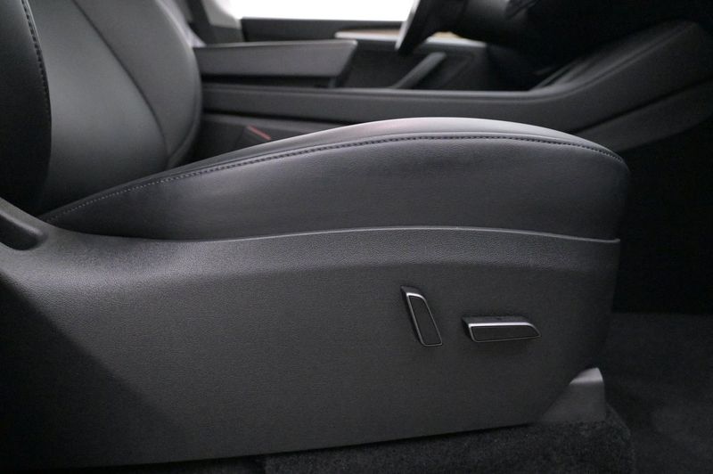 Tesla Model Y bild 13