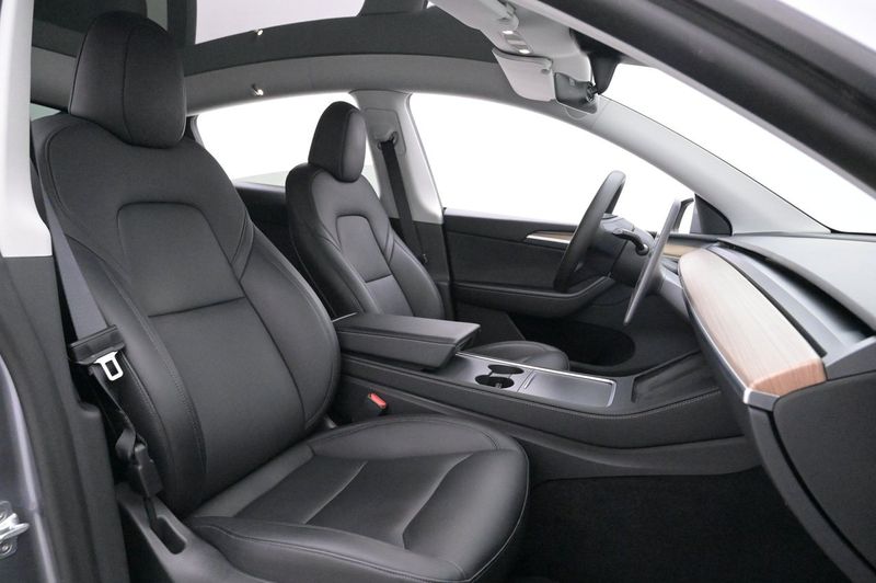 Tesla Model Y bild 12