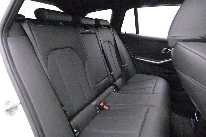 BMW 330 bild 19