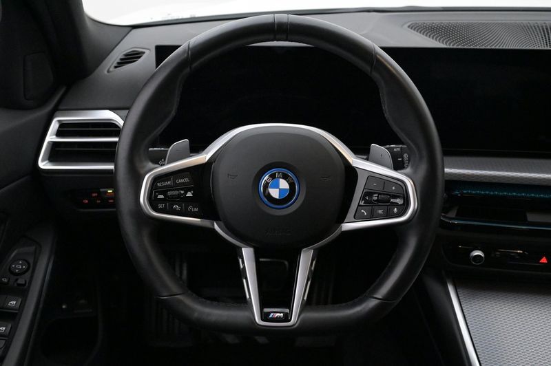 BMW 330 bild 7