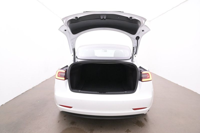 Tesla Model 3 bild 23