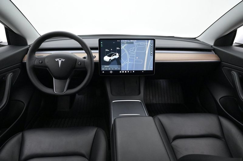 Tesla Model 3 bild 6