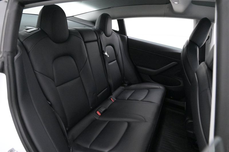 Tesla Model 3 bild 22