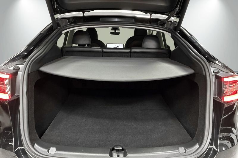 Tesla Model Y bild 17