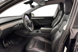 Tesla Model Y bild 13