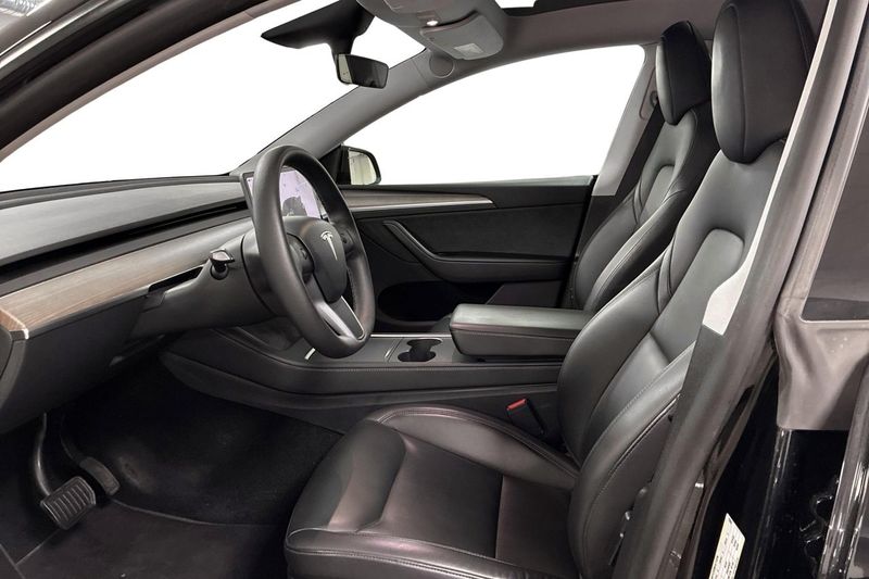 Tesla Model Y bild 13