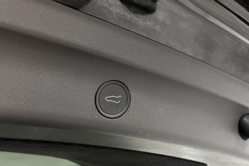 Tesla Model Y bild 18