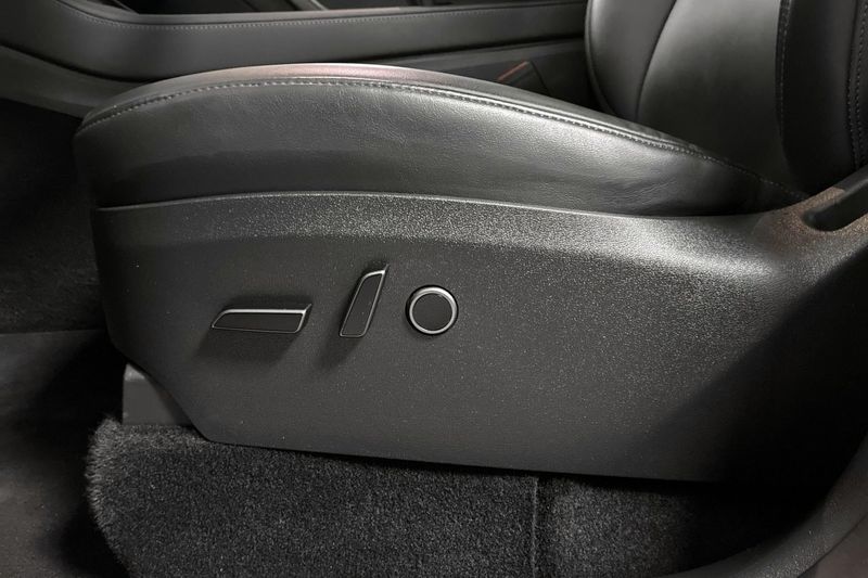 Tesla Model Y bild 19