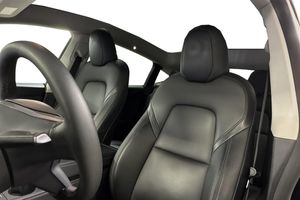 Tesla Model Y bild 25