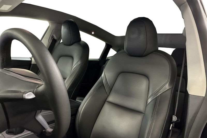 Tesla Model Y bild 25