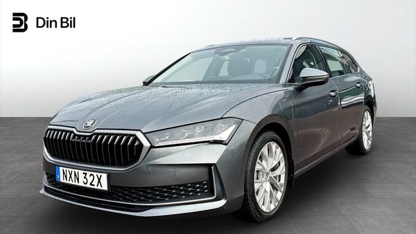 Skoda Superb Combi Selection 1,5 TSI iV 204Hk Drag|Värmare|Led-Matri - 2025