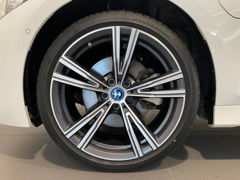 BMW 330 bild 3