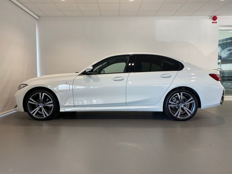 BMW 330 bild 2