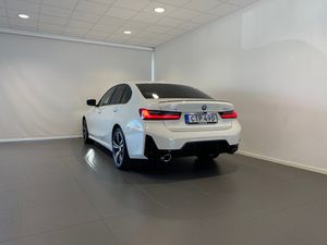 BMW 330 bild 11