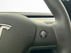 Tesla Model Y bild 19