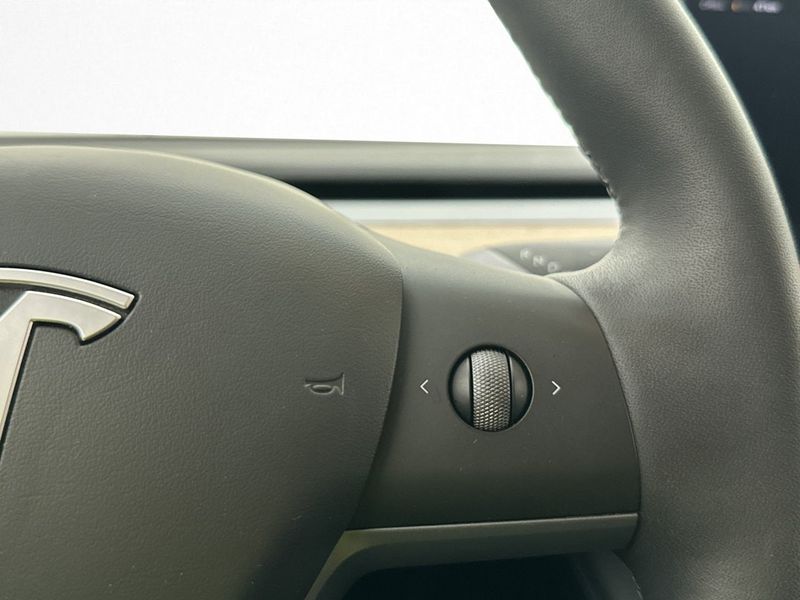 Tesla Model Y bild 19